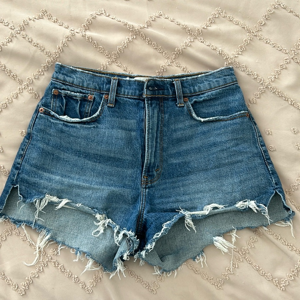 Abercrombie high rise mom short